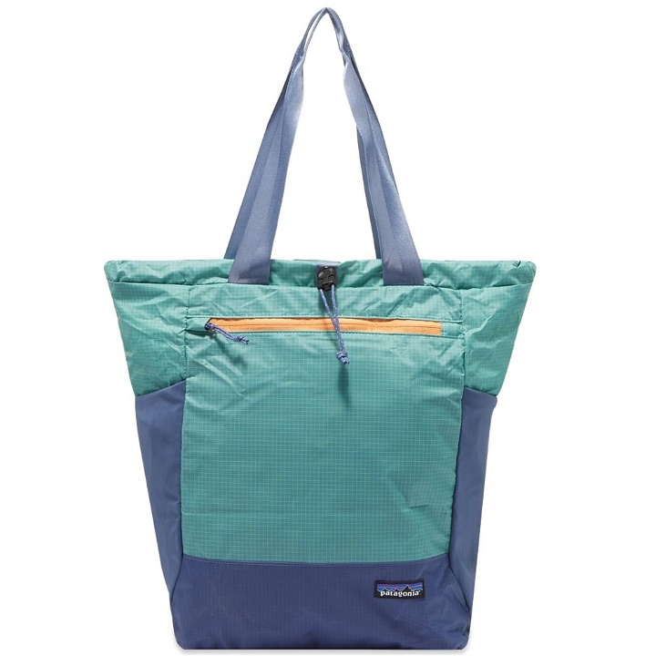 Photo: Patagonia Ultra light Black Hole Tote Pack