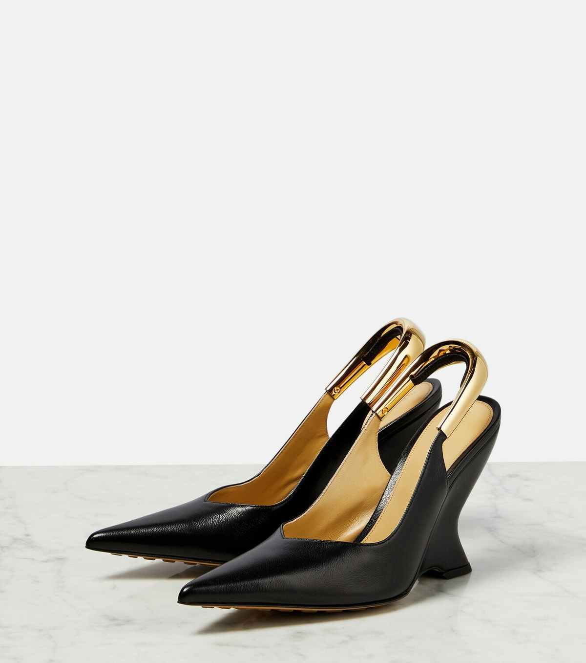 【送料&関税込】Bottega Veneta Pointed-toe Slingback Pumps Bottega Veneta - Punta leather slingback pumps Bottega Veneta