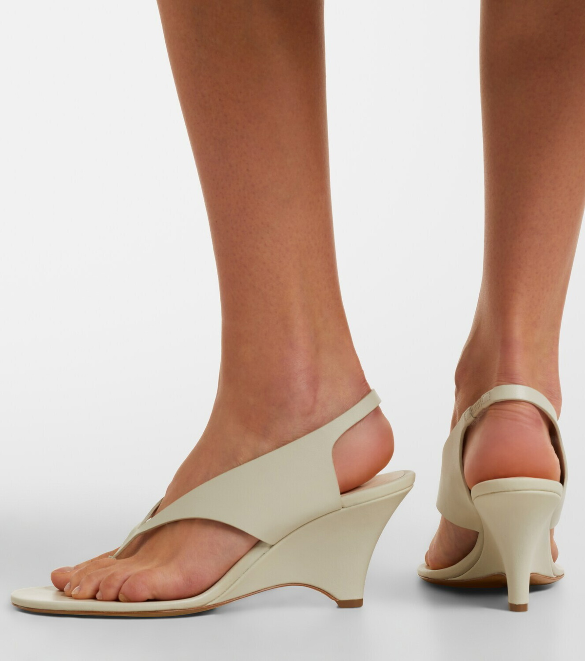 Le Monde Béryl Langley leather wedge thong sandals