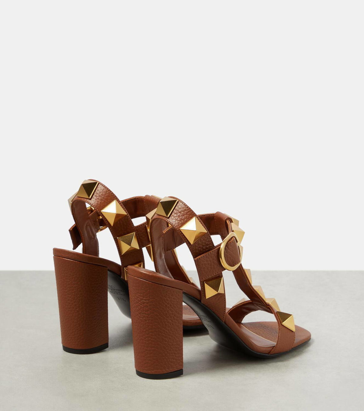 【Valentino Garavani】 Romanスタッドレザーサンダル VALENTINO GARAVANI Roman Stud leather sandals | THE OUTNET