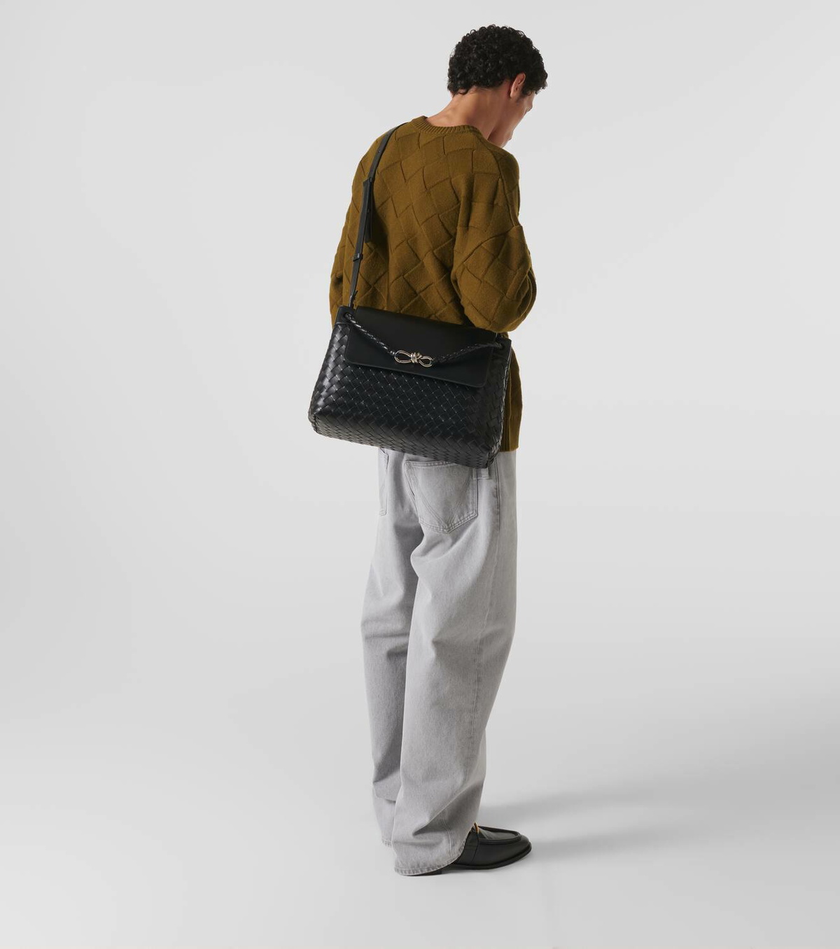 【関税&送料込】Bottega Veneta Andiamo Medium Messenger Bag Bottega Veneta Medium Leather Andiamo Messenger Bag | Harrods US