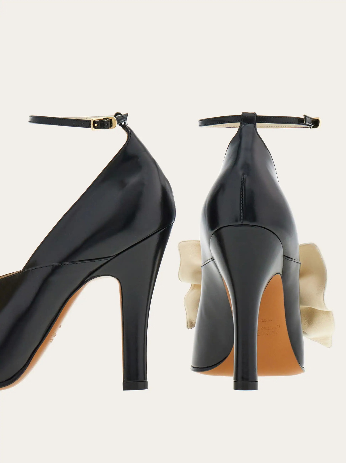 Ferragamo Womens Bella (1928) in Black