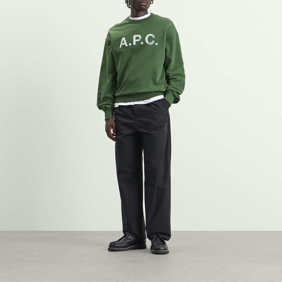 A.P.C. Men's Vintage Sweatshirt in Dark Green