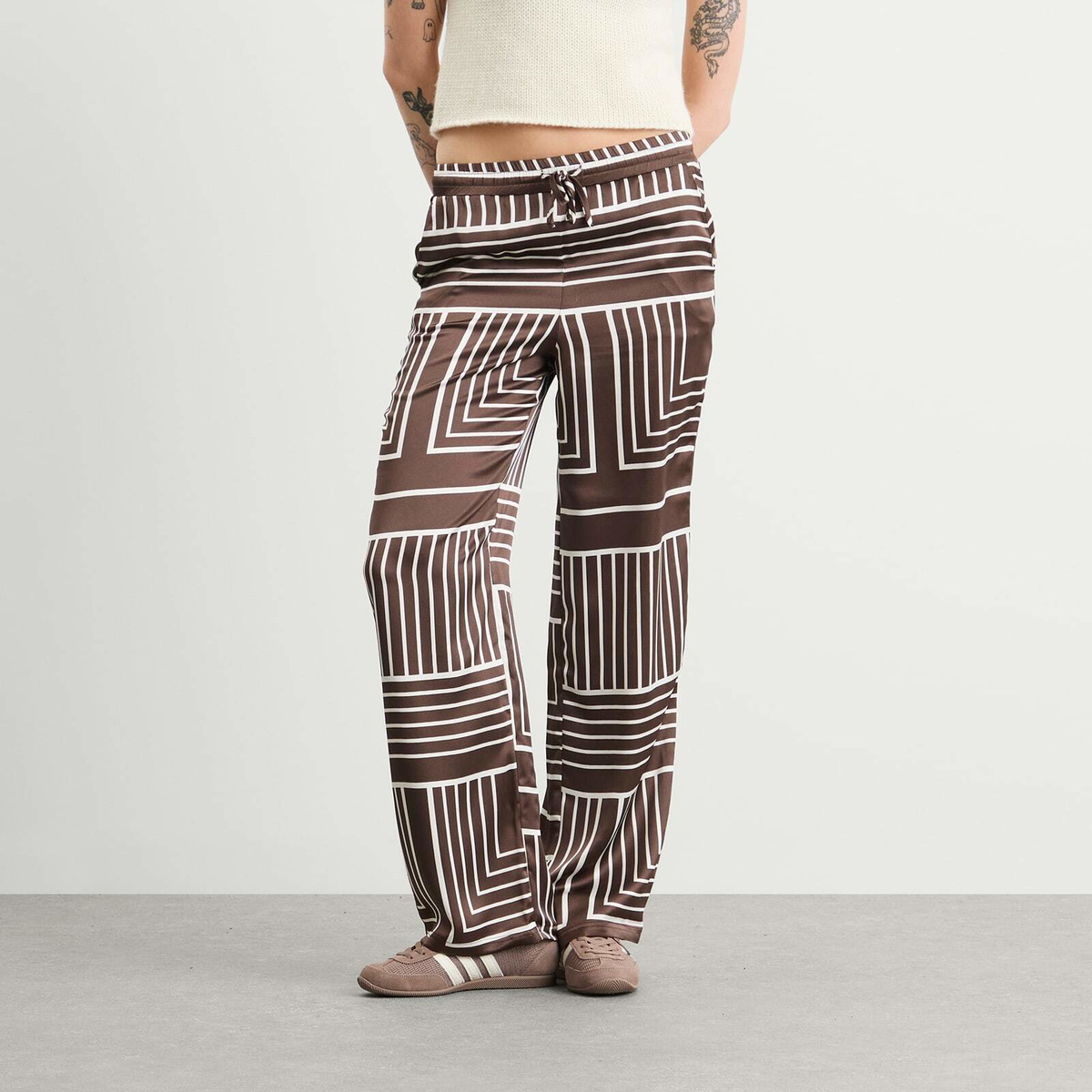 4th & Reckless Women's Amira Print Trousers in Chocolate