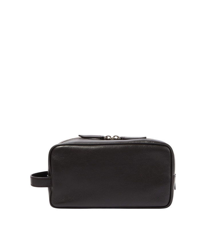 Photo: Métier Leather toiletry bag