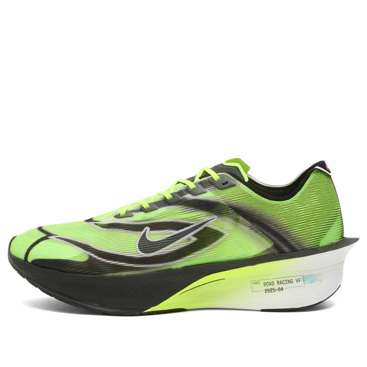 Photo: Nike Vaporfly 4 Sneaker in Black/Volt/White