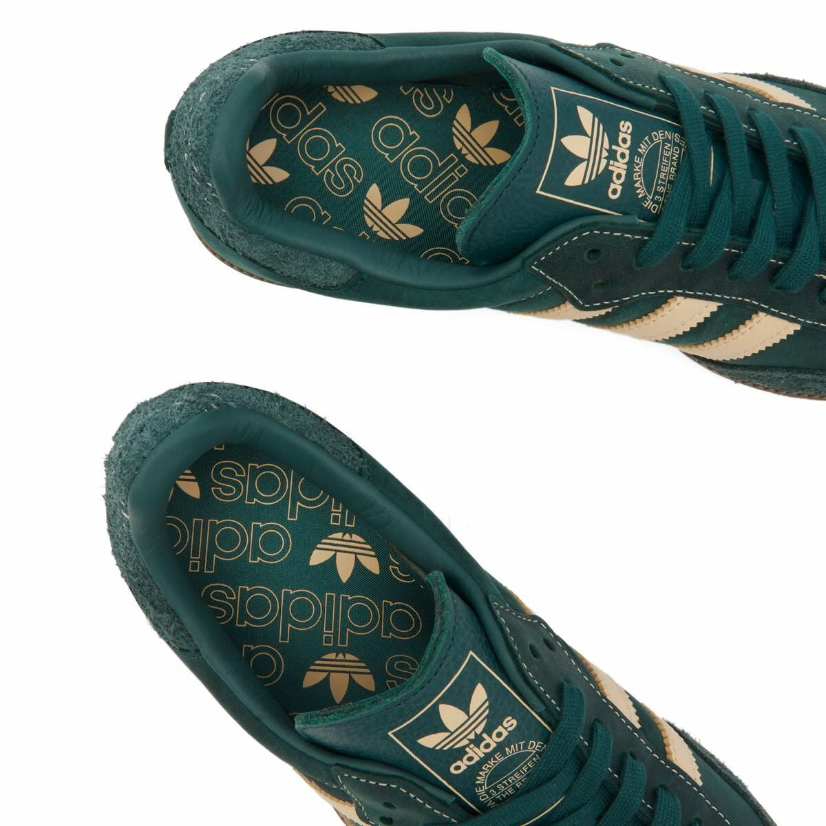 靴 adidas Samba MINERAL GREEN/CRYSTAL SAND Adidas Samba OG in Crystal Sand/Mineral Green/Crystal Sand