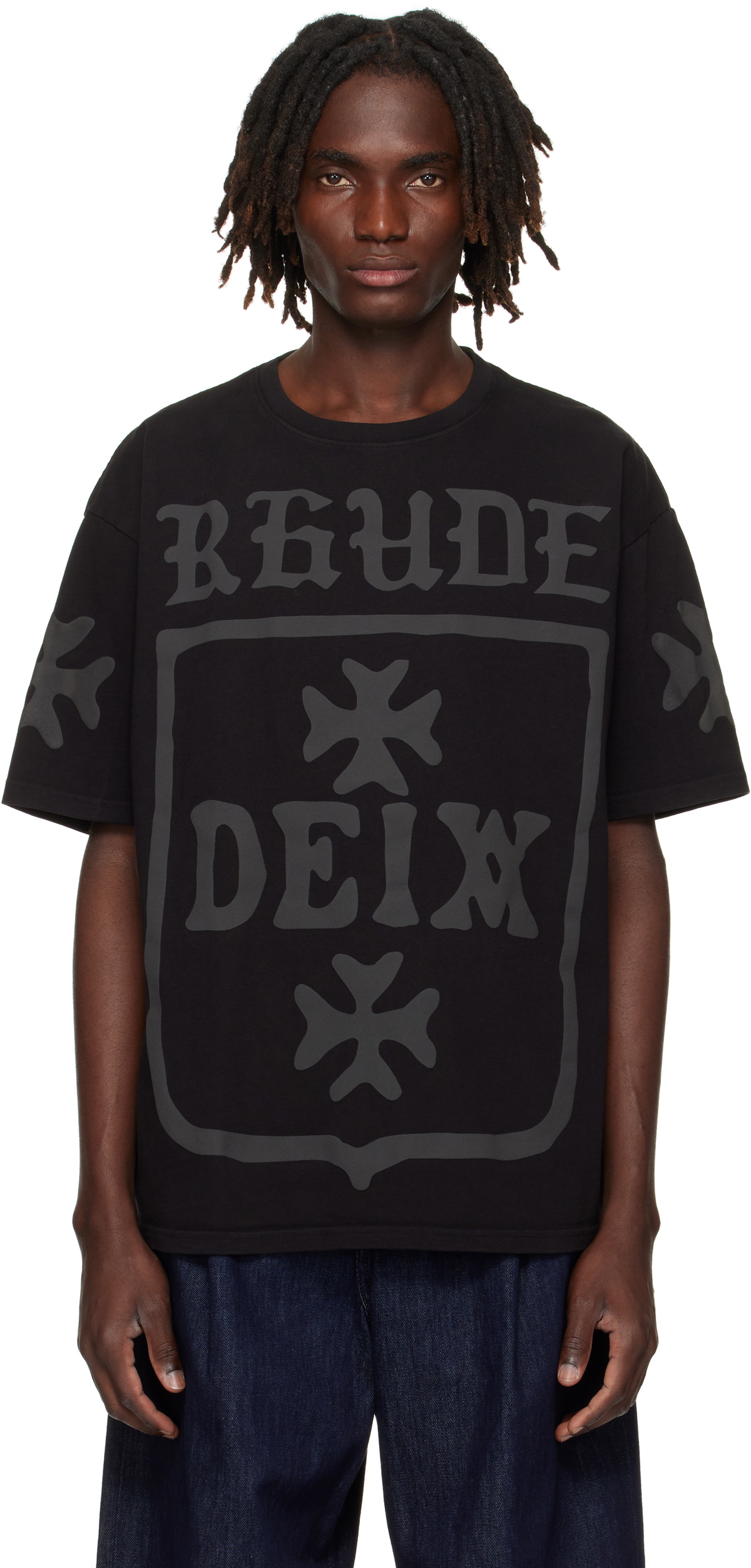 【関税込み】Rhude ブラック 'Rhude' Collegiate Crest Tシャツ RHUDE COLLEGIATE CREST TEE – R H U D E