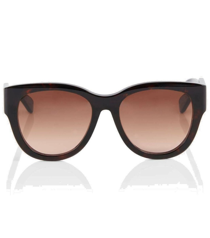 Photo: Chloé Gayia oversized sunglasses