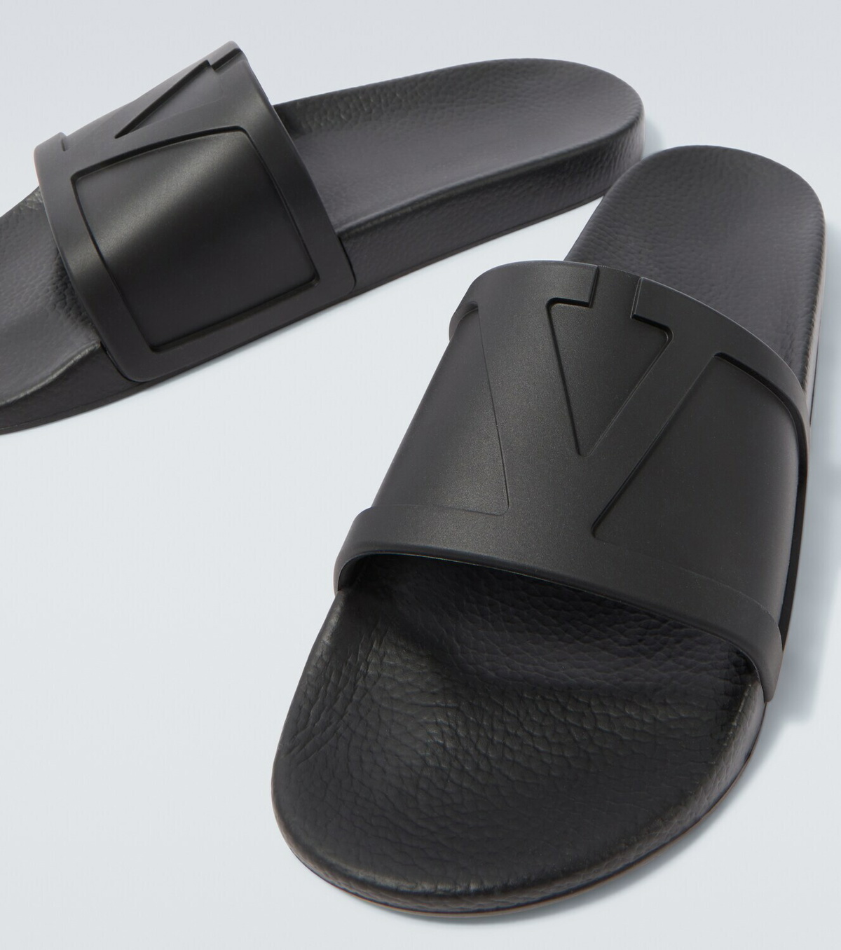 Valentino Garavani VLogo slides