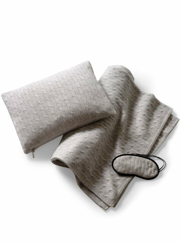 Photo: Ralph Lauren Home Grey The Iconic Cable Cashmere Travel Set