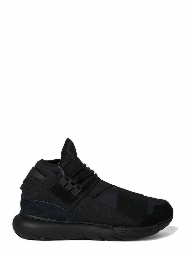 Photo: Qasa Sneakers in Black