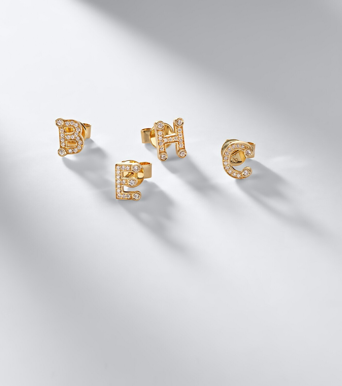 Sophie Bille Brahe Initial Petite E 18kt gold single earring with diamonds