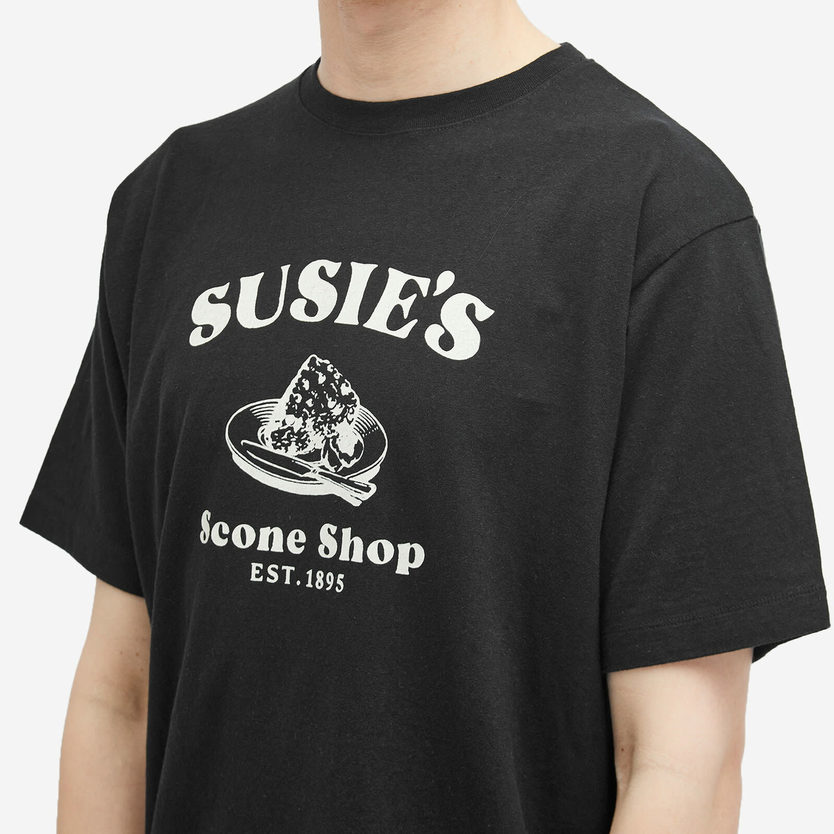 Ordinary Fits Men's Susie's Scone Shop T-Shirt in Black