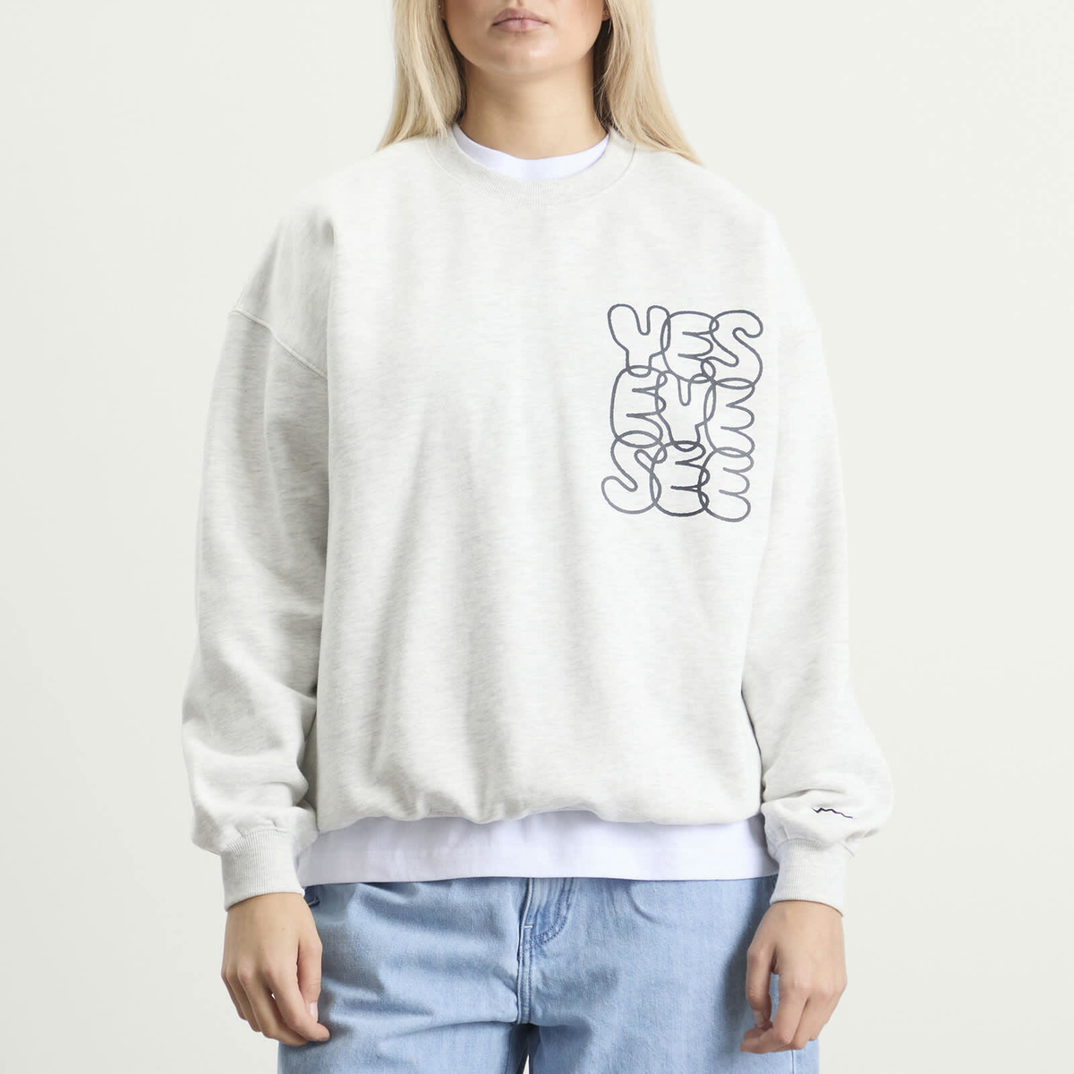 YESEYESEE Women's C-Logo Sweatshirt in Light Grey