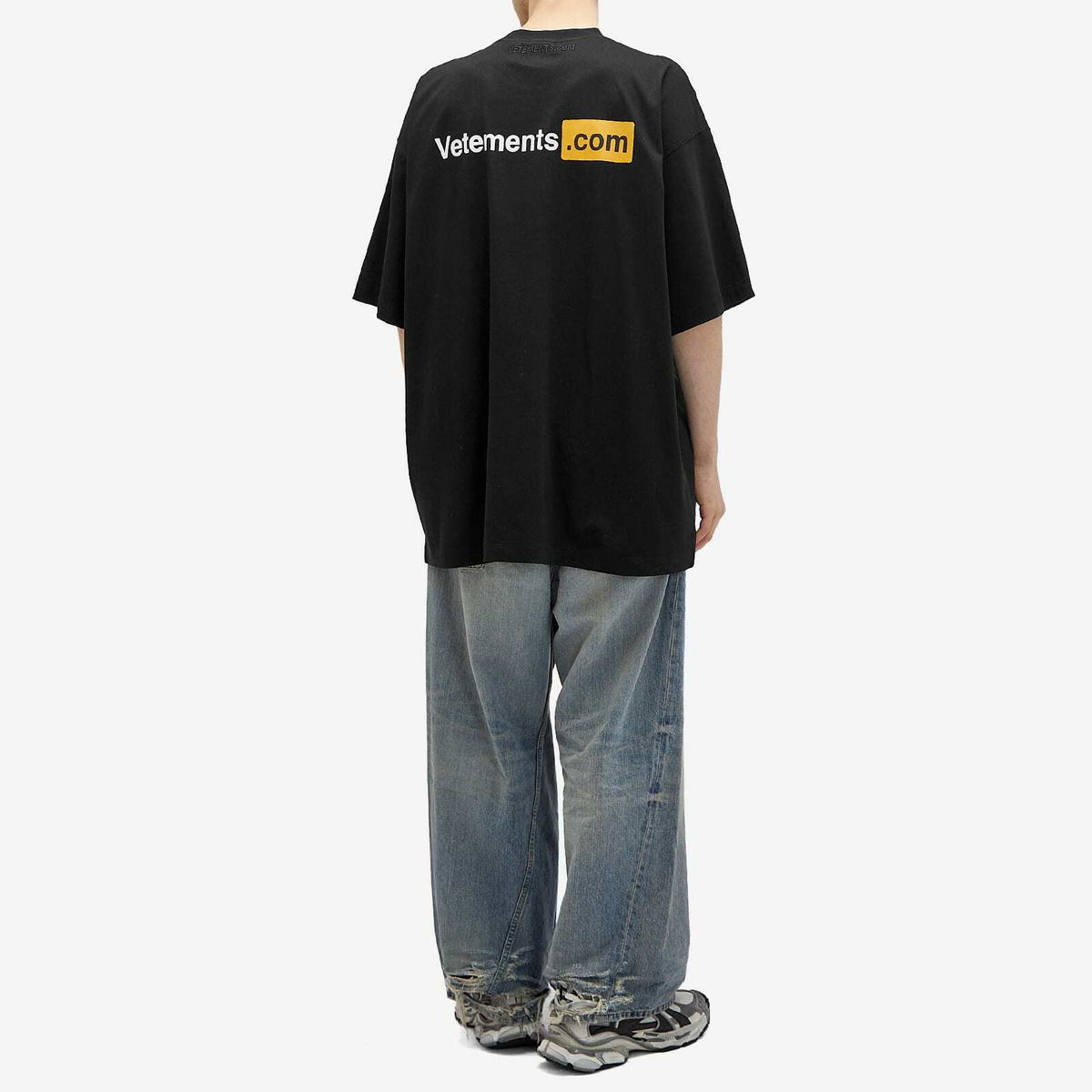 【VETEMENTS】ブラック XXX ロゴ Tシャツ VETEMENTS Men's XXX Logo T-Shirt in Black Vetements