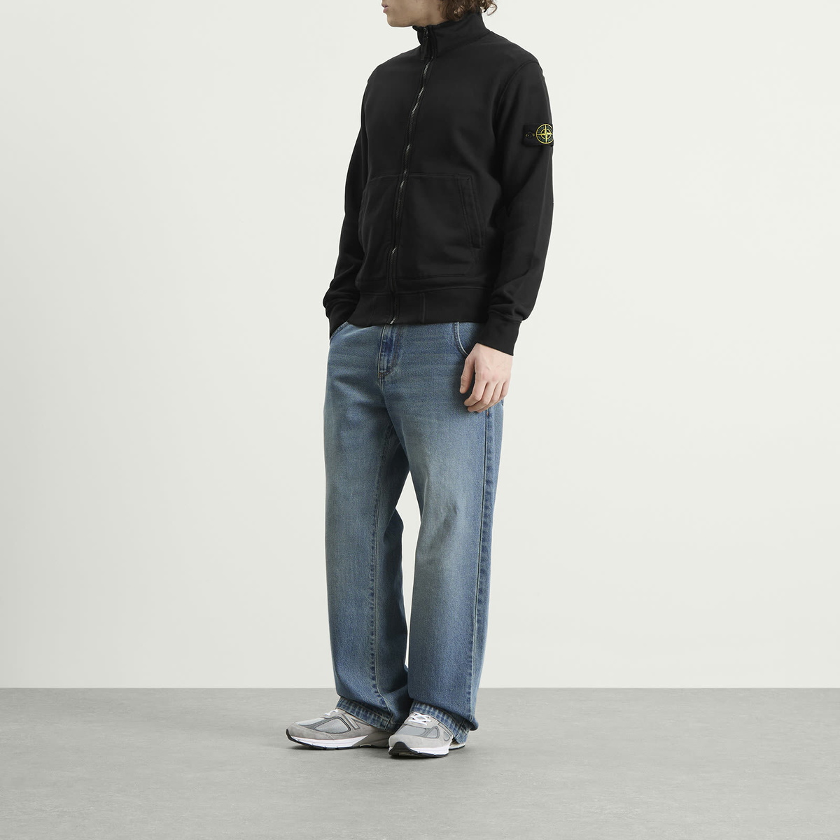 STONE  ブラック フルジップ トレーナー Stone Island Men's Garment Dyed Full Zip Sweatshirt in Black Stone