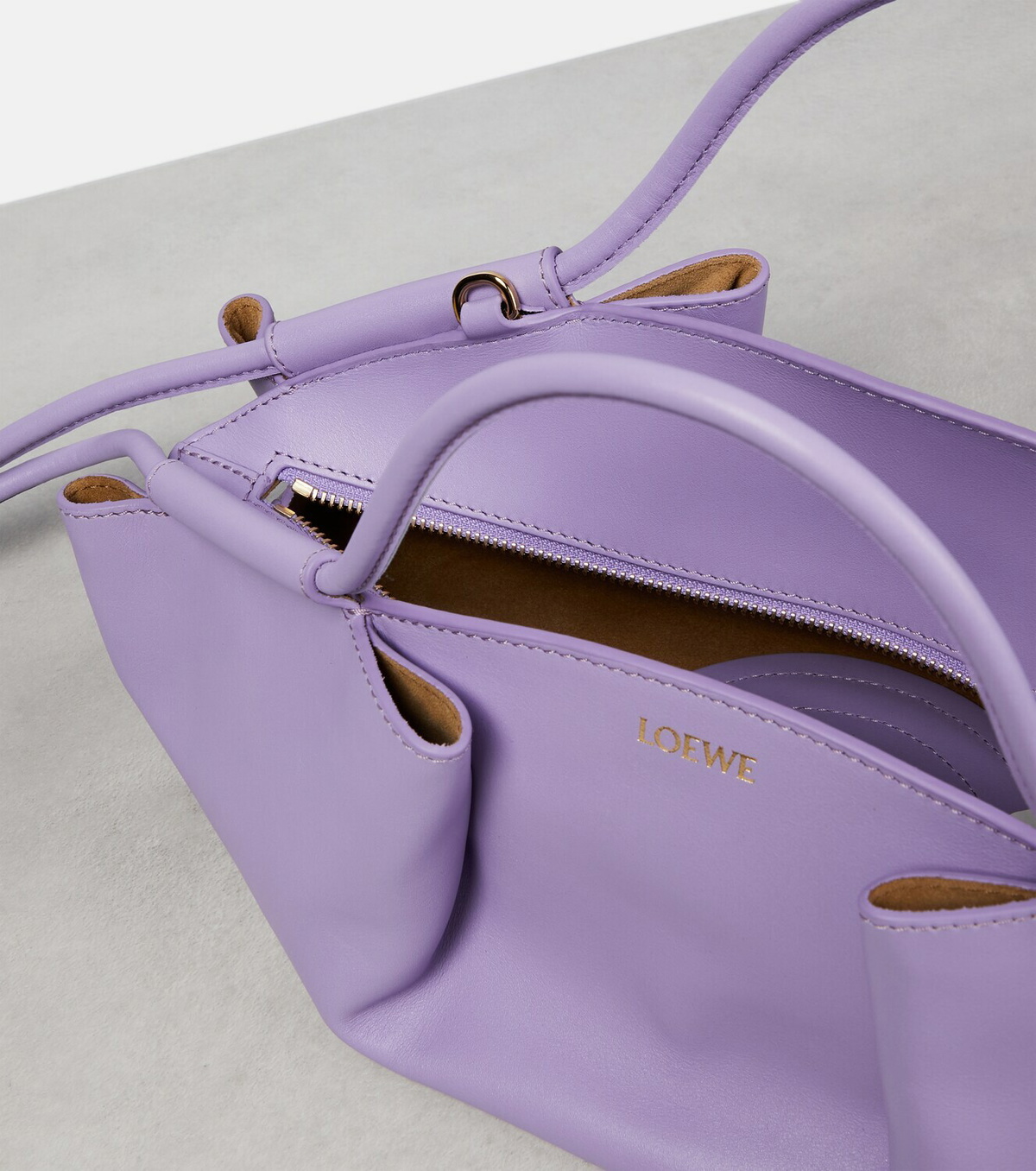 トートバッグ LOEWE Lilac Nappa Leather Paseo Shoulder Bag LOEWE Lilac Nappa Leather Paseo Shoulder Bag