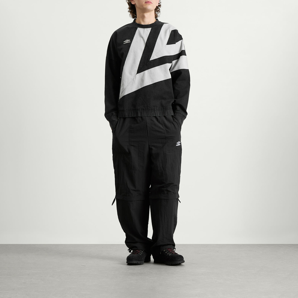Umbro Men's Washed Diamond Drill Sweat in Black/Ultimate Gray