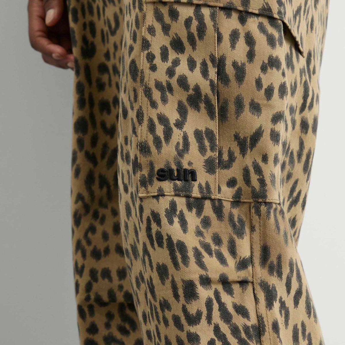 SUNDAYFRUITMARKET Women's Sun Cargo Pants in Leopard