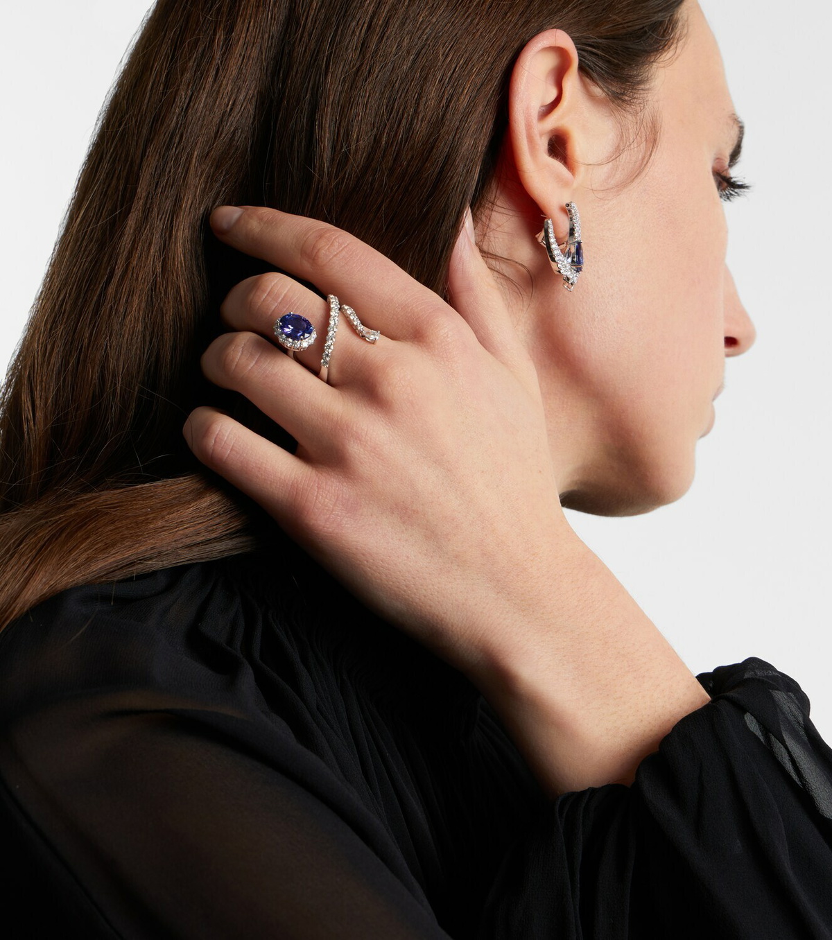 Yeprem 18kt white gold ring ((750/1000)) with diamonds and tanzanite