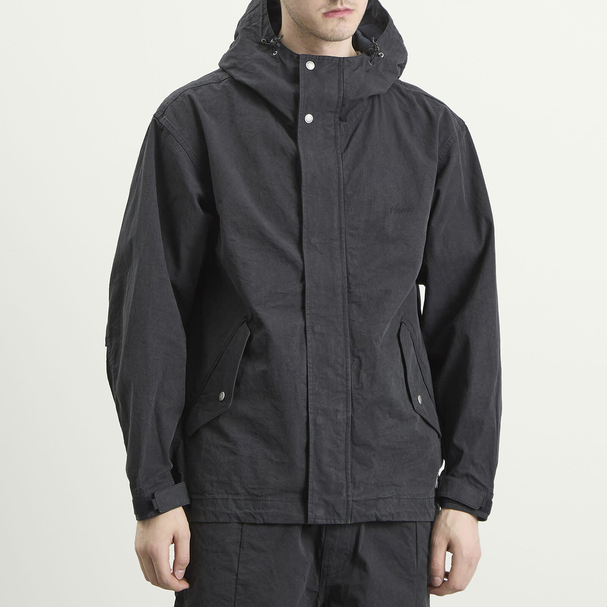 NANGA Men's Dry Cotton Field Short Parka Jacket in Black