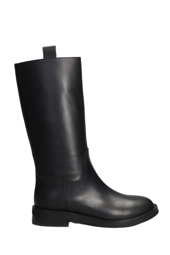 Photo: Via Roma 15 Low Heels Ankle Boots In Black Leather