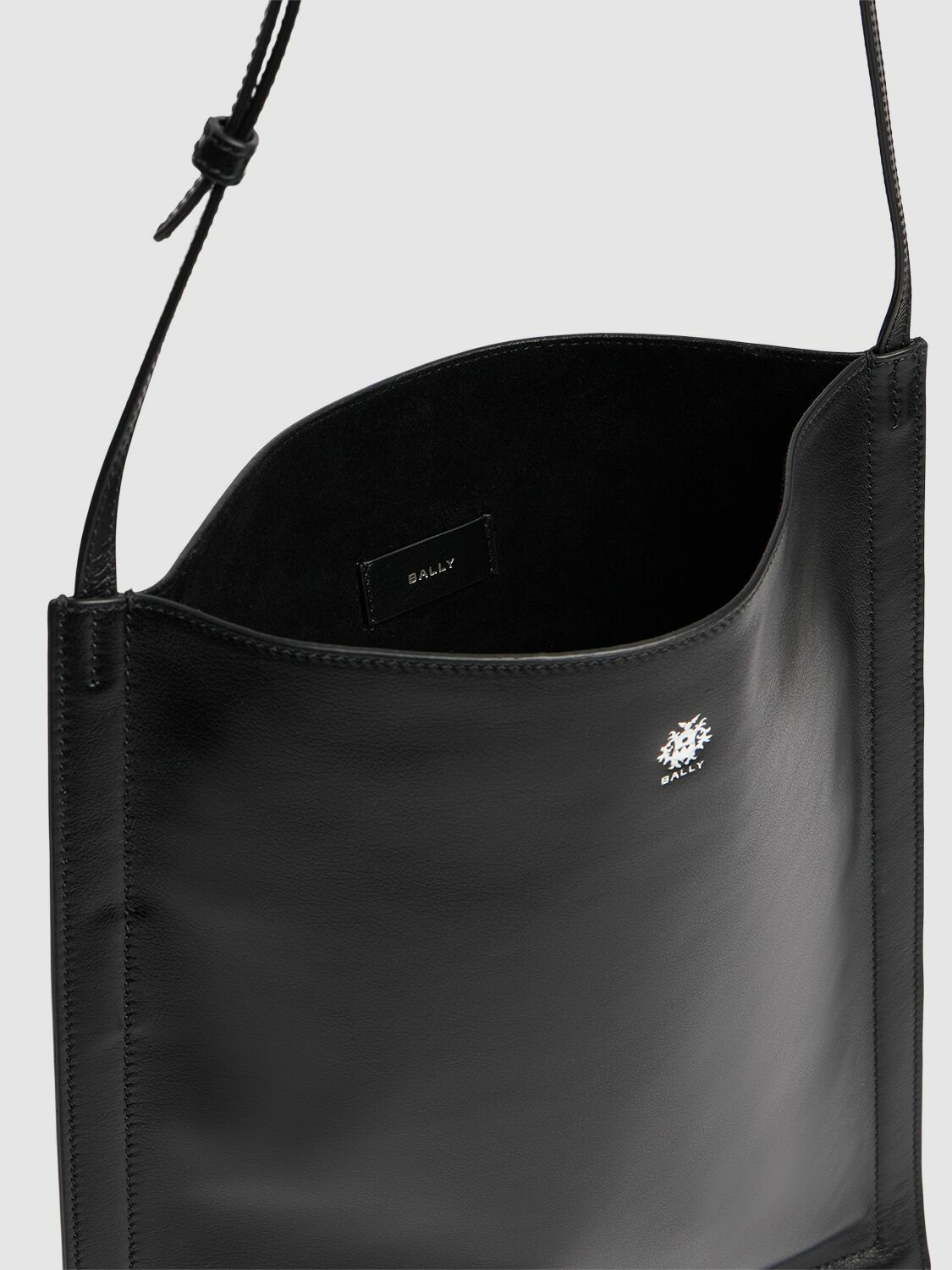 【関税&送料込】Bally Beckett Tote Bag In Canvas The Beckett tote bag and the Quarry sneakers, captured by