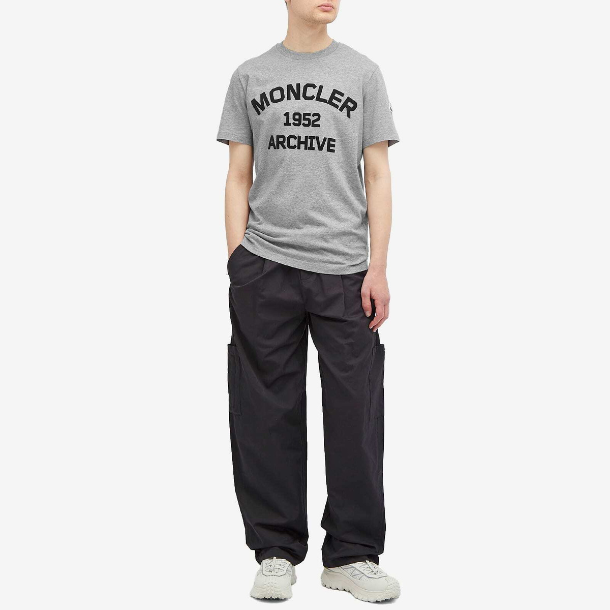 Moncler モンクレール ARCHIVE 1952刺繍 Tシャツ Moncler Men's 1952 Archive T-Shirt in Grey Moncler