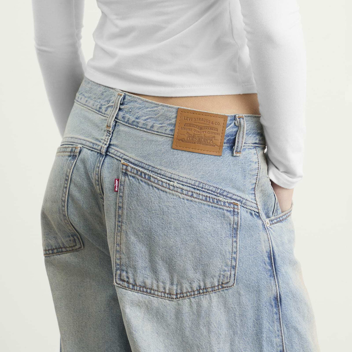 Levi's Women's Super Baggy Barrel Jeans in Off Roading