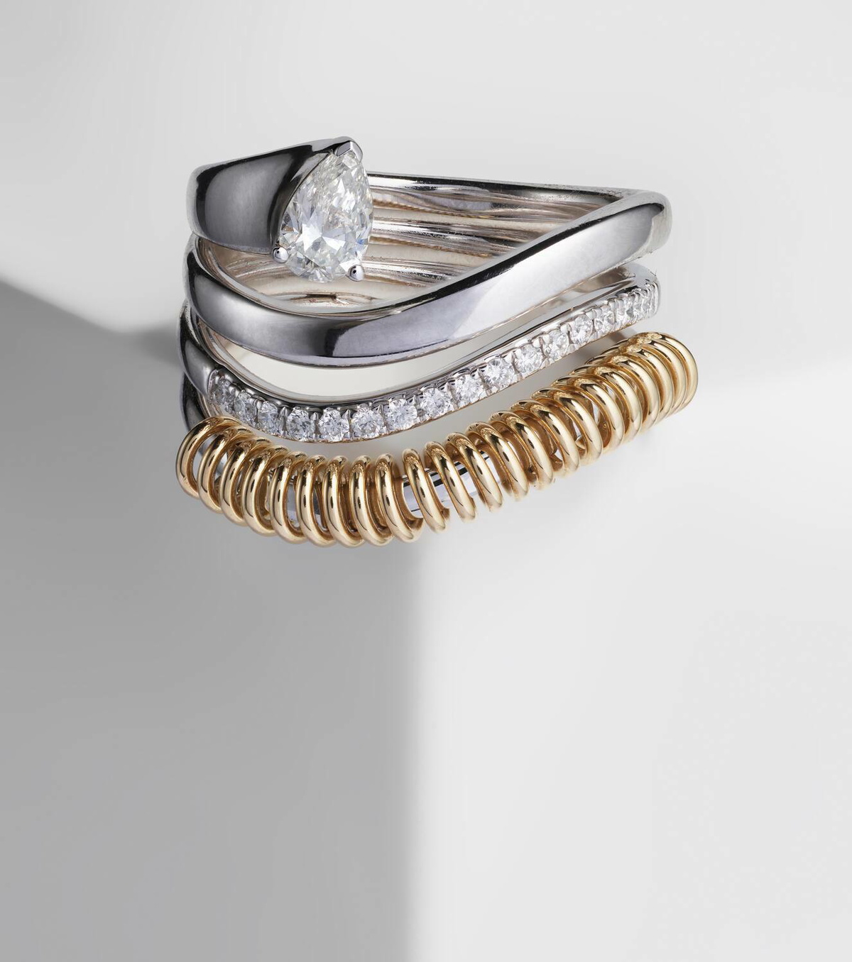 Rainbow K Versus Pear 18kt gold and white gold ring with diamonds