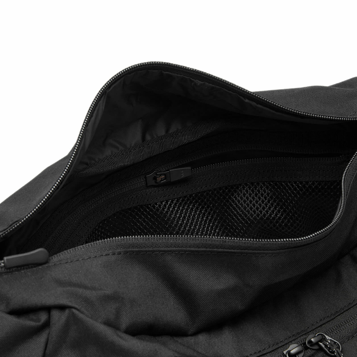Snow Peak Men's Everyday Use Shoulder Bag in Black 