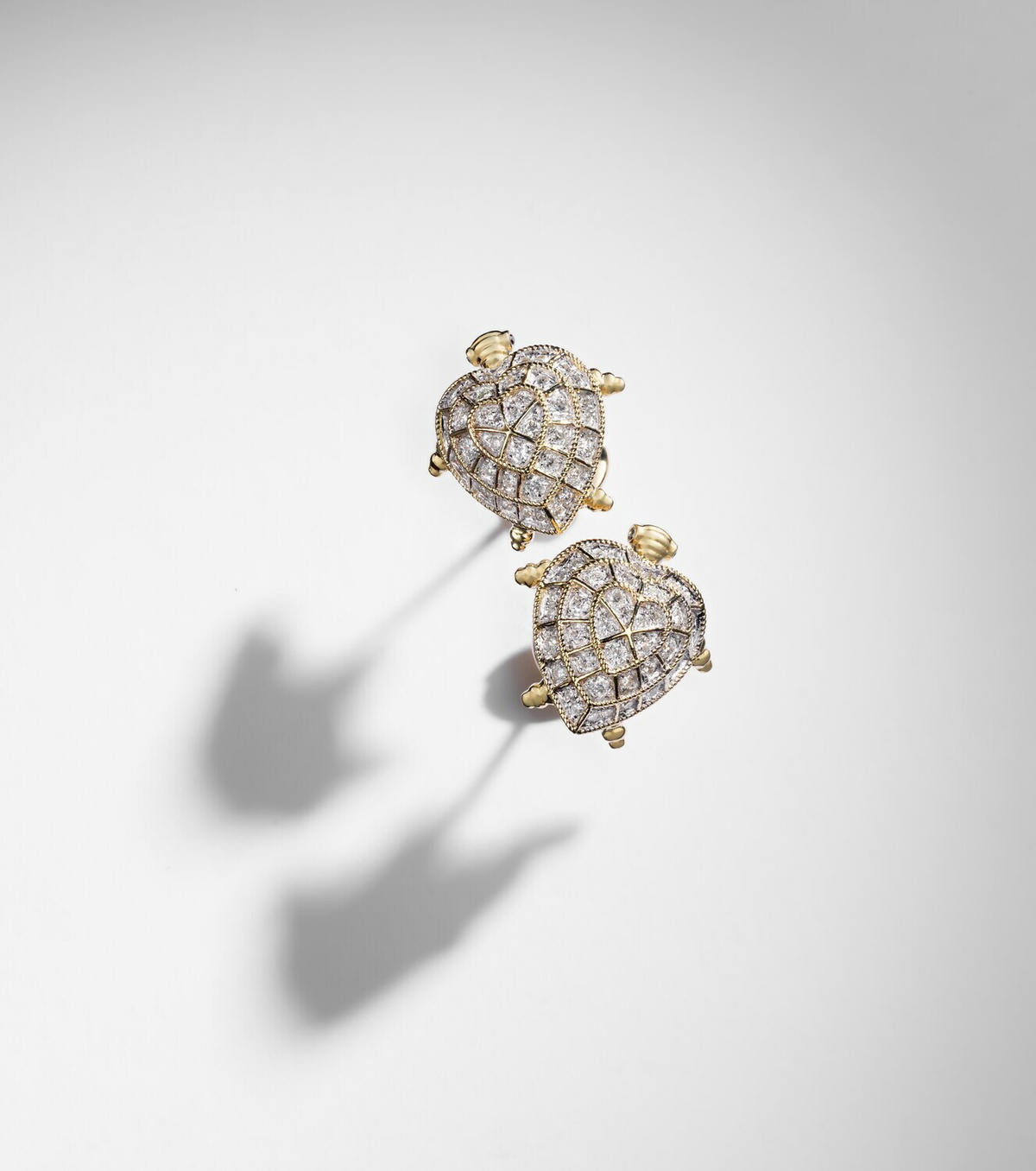 Yvonne Léon Tortue Coeur 9kt gold earrings with diamonds