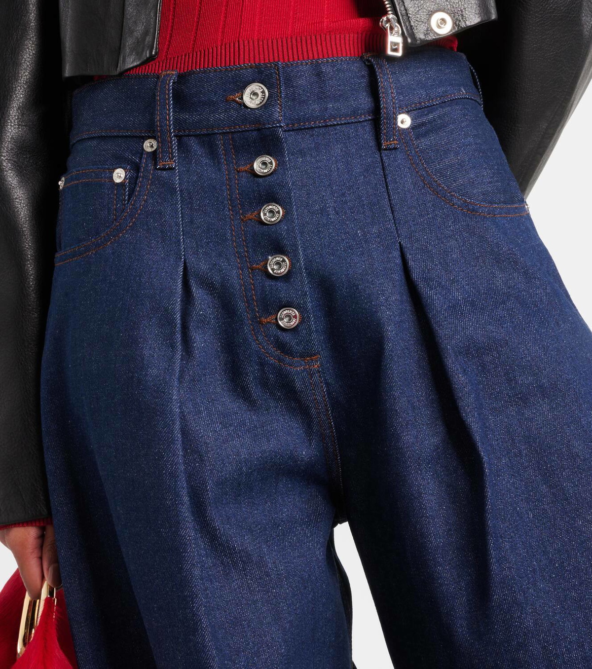 【関税込み】JACQUEMUS インディゴ The Ovalo de-Nimes ジーンズ JACQUEMUS: インディゴ The Ovalo de-Nîmes ジーンズ | SSENSE 日本