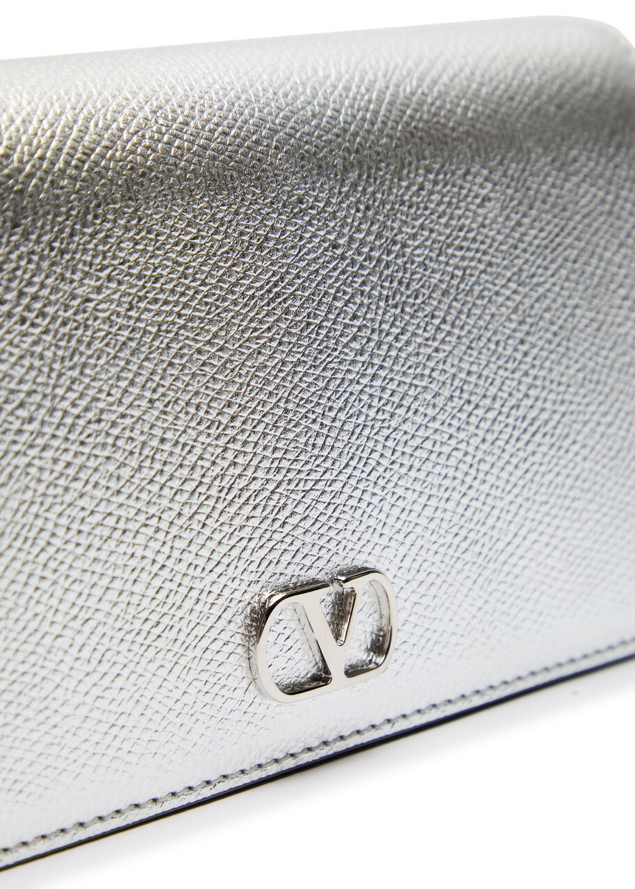 Valentino Garavani Vlogo Metallic Grained Leather Shoulder bag - Silver - One Size