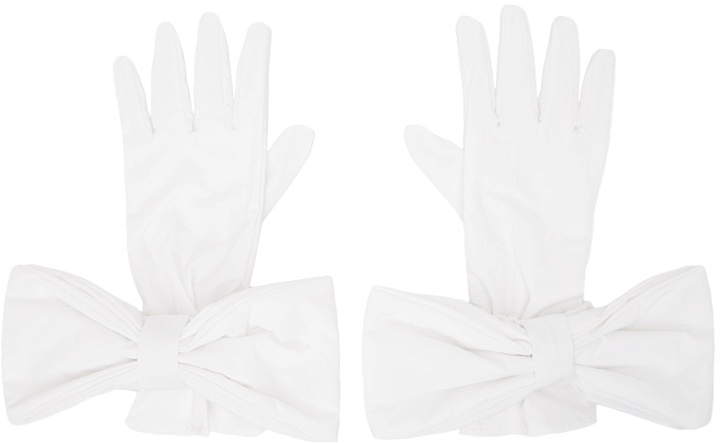 Photo: SHUSHU/TONG SSENSE Exclusive White Gloves