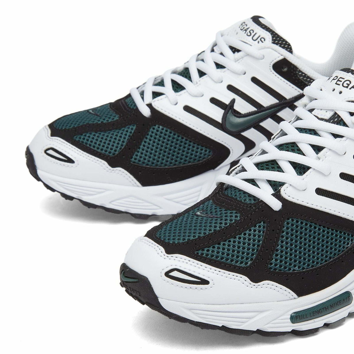 Nike Women's Air Pegasus 2005 W Sneaker in White/Green/Black