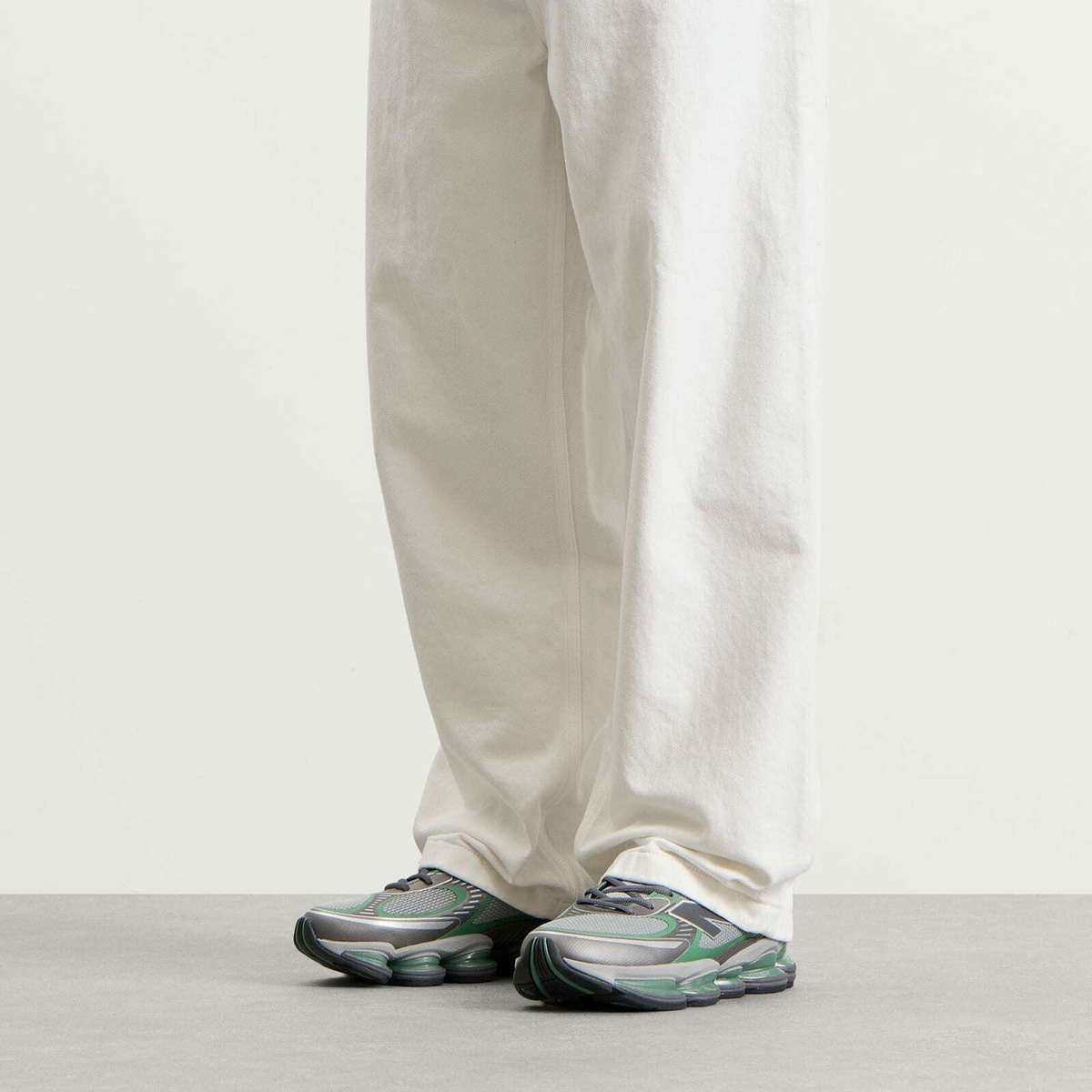 New Balance 2000 Sneaker in Slate Grey/Outfield