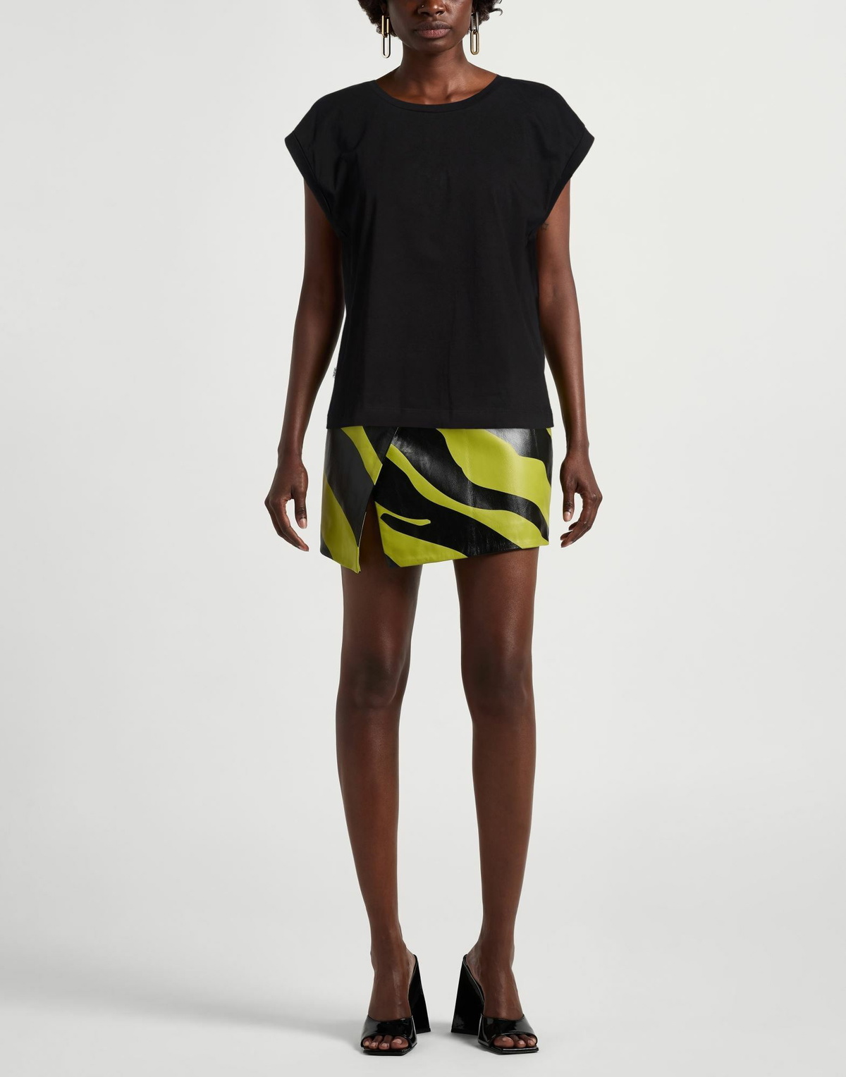 Jijil Womens T-shirt in Black
