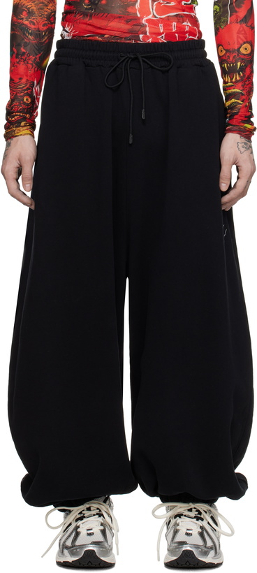 Photo: LU'U DAN Black Baggy Bontan Sweatpants