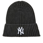 New Era New York Yankees Washed Beanie in Black 