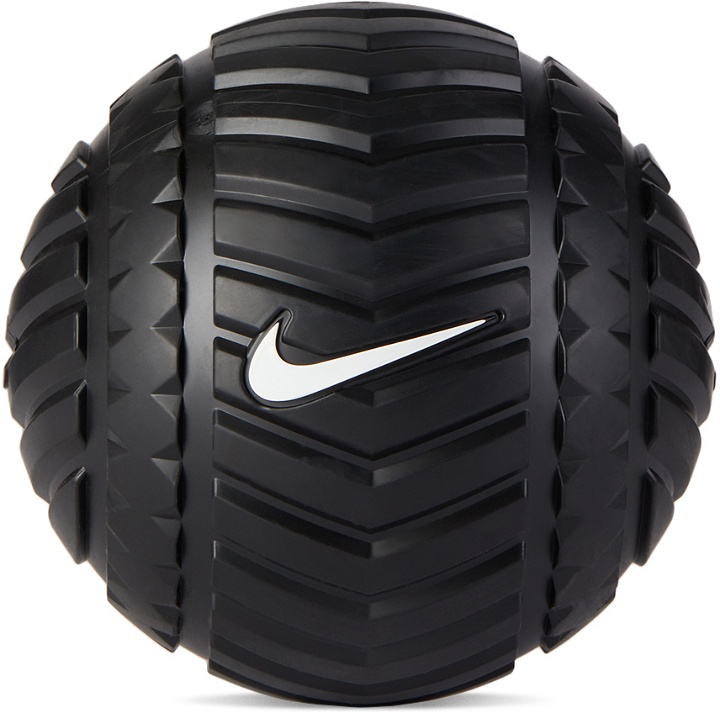 Photo: Nike Black Recovery Ball