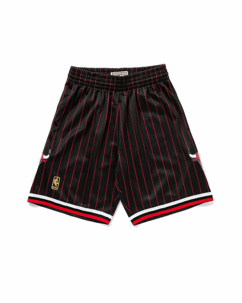 Mitchell & deals Ness NBA Alternate Swingman Shorts Chicago Bulls Size XL Striped