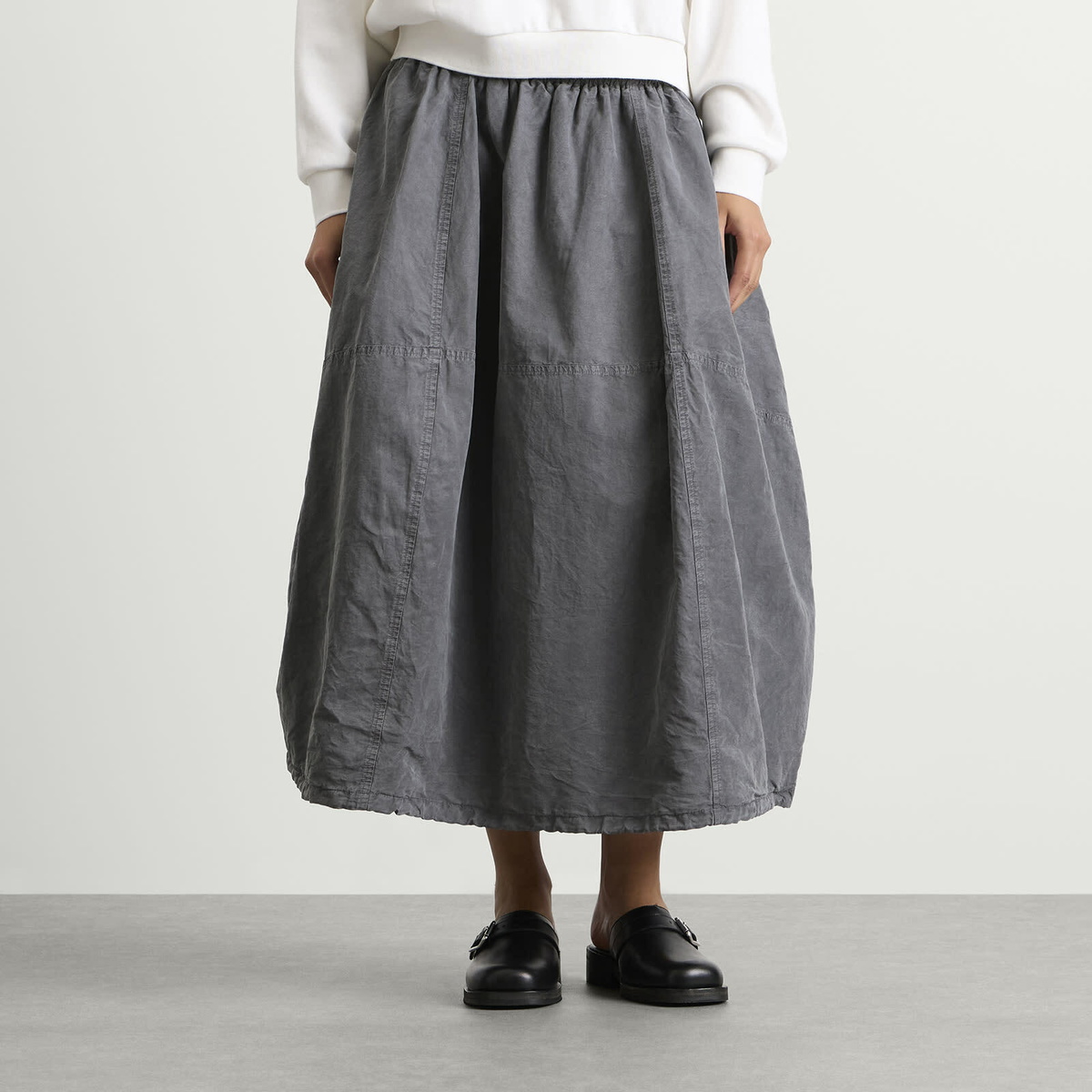 YMC Women's Parachute Midi Skirt in Charcoal