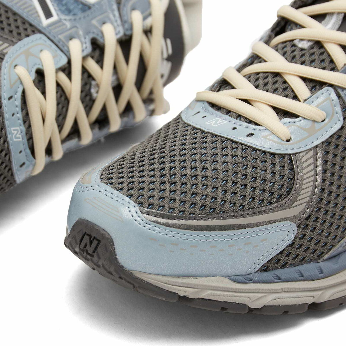 【New Balance】860v2 スニーカー ロゴ Silver Midnight New Balance 860v2 Sneaker in Silver Midnight New Balance