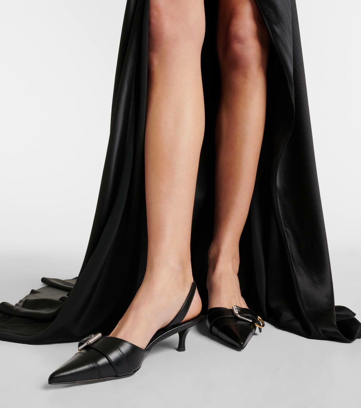 パンプス GIVENCHY VOYOU LEATHER SLINGBACK PUMPS Givenchy Voyou leather slingback pumps Givenchy