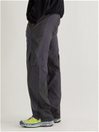 POST ARCHIVE FACTION - 4.0 Center Straight-Leg Two-Tone Panelled Shell Trousers - Gray