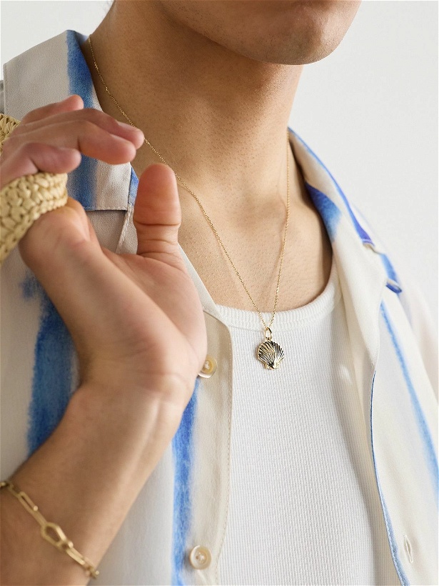 Photo: Mateo - Venus Small Gold Pendant Necklace