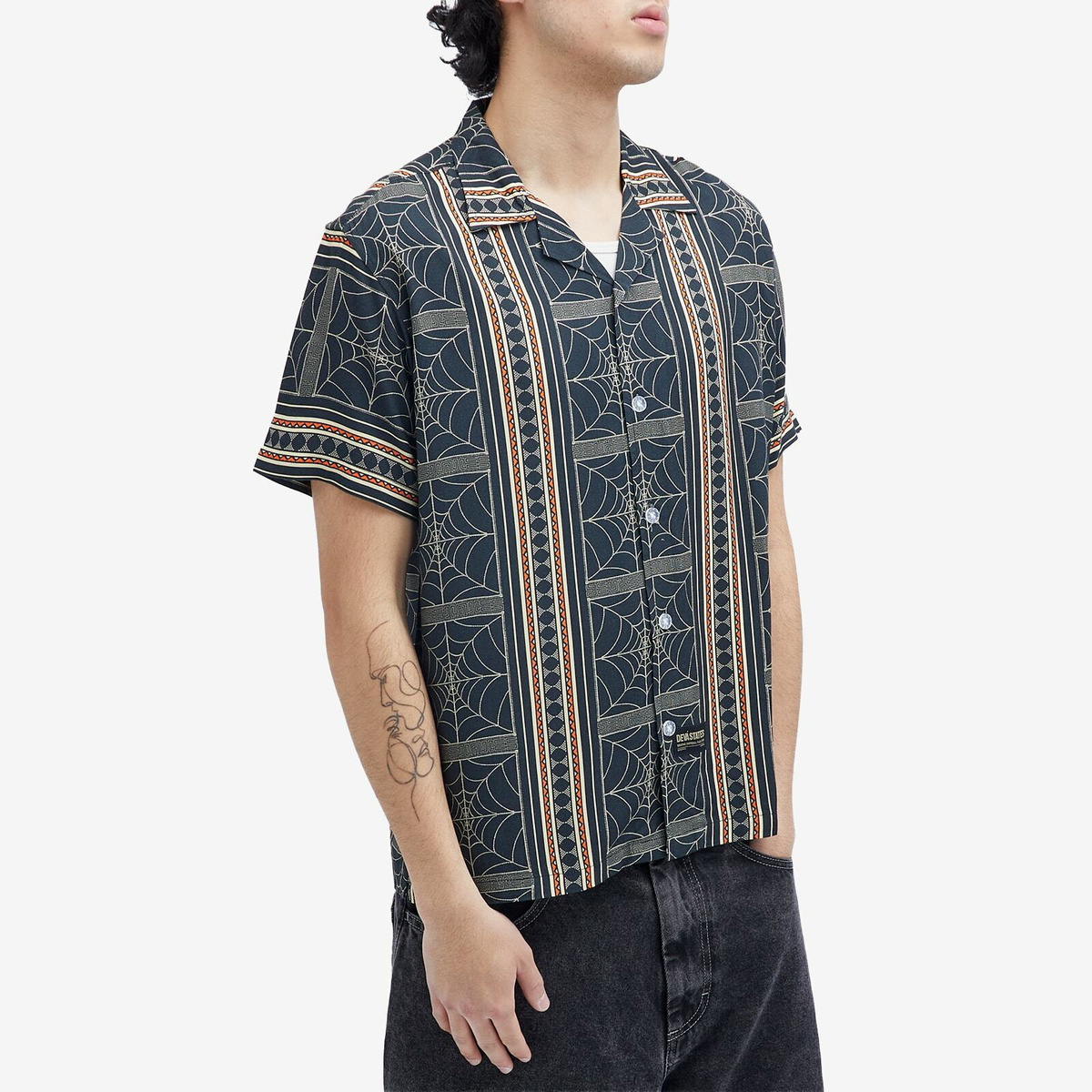 Deva States Men's Cobweb Short Sleeve Vacation Shirt in Multi
