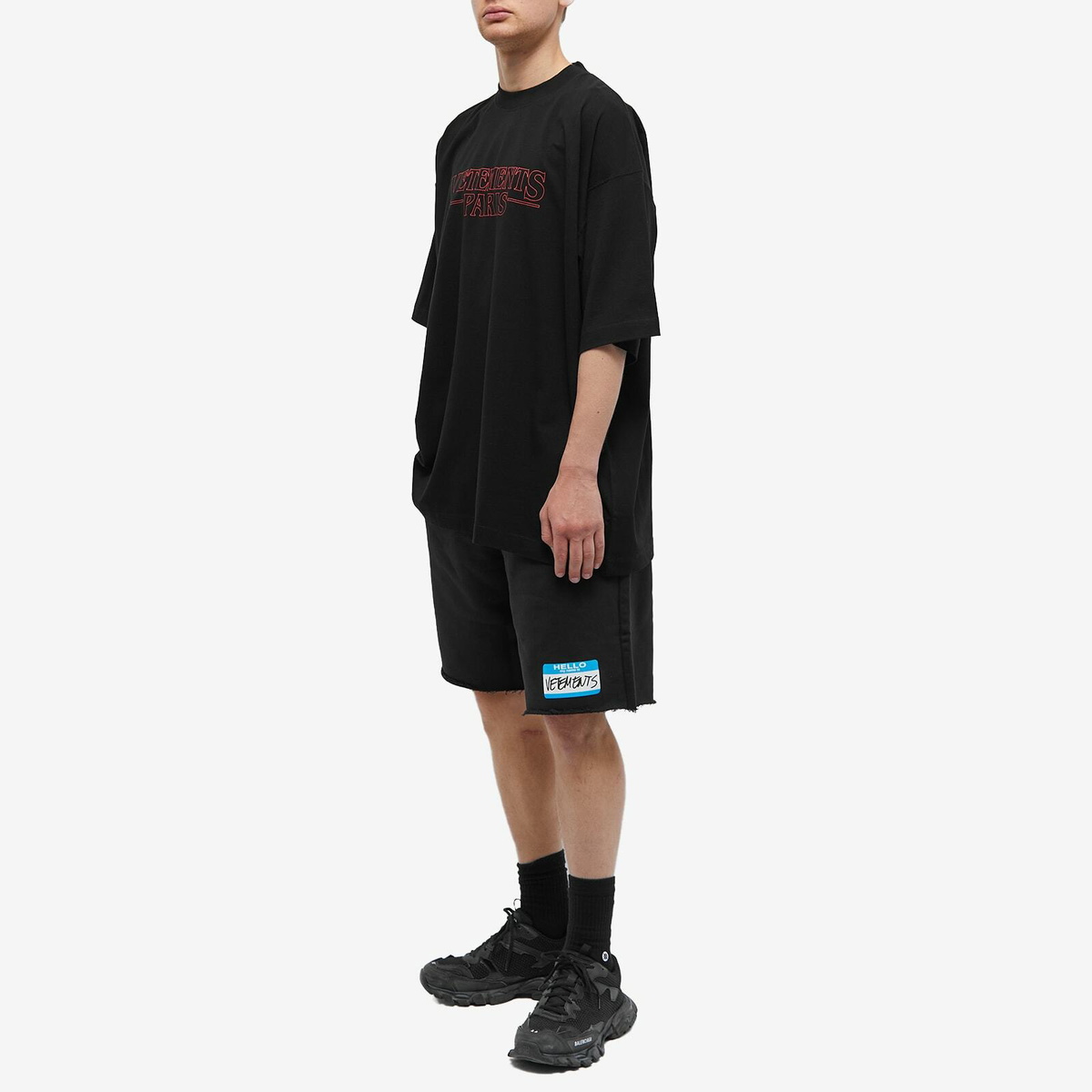 Vetements Paris Logo T-Shirt in Black Vetements Vetements Paris Logo T-Shirt in Black Vetements